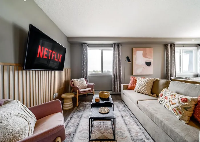 Peaceful Oasis Condo, Ac, Top Floor, Secure Ug Parking, Balcony, King Bed!