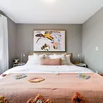 Peaceful Oasis Condo, Ac, Top Floor, Secure Ug Parking, Balcony, King Bed!
