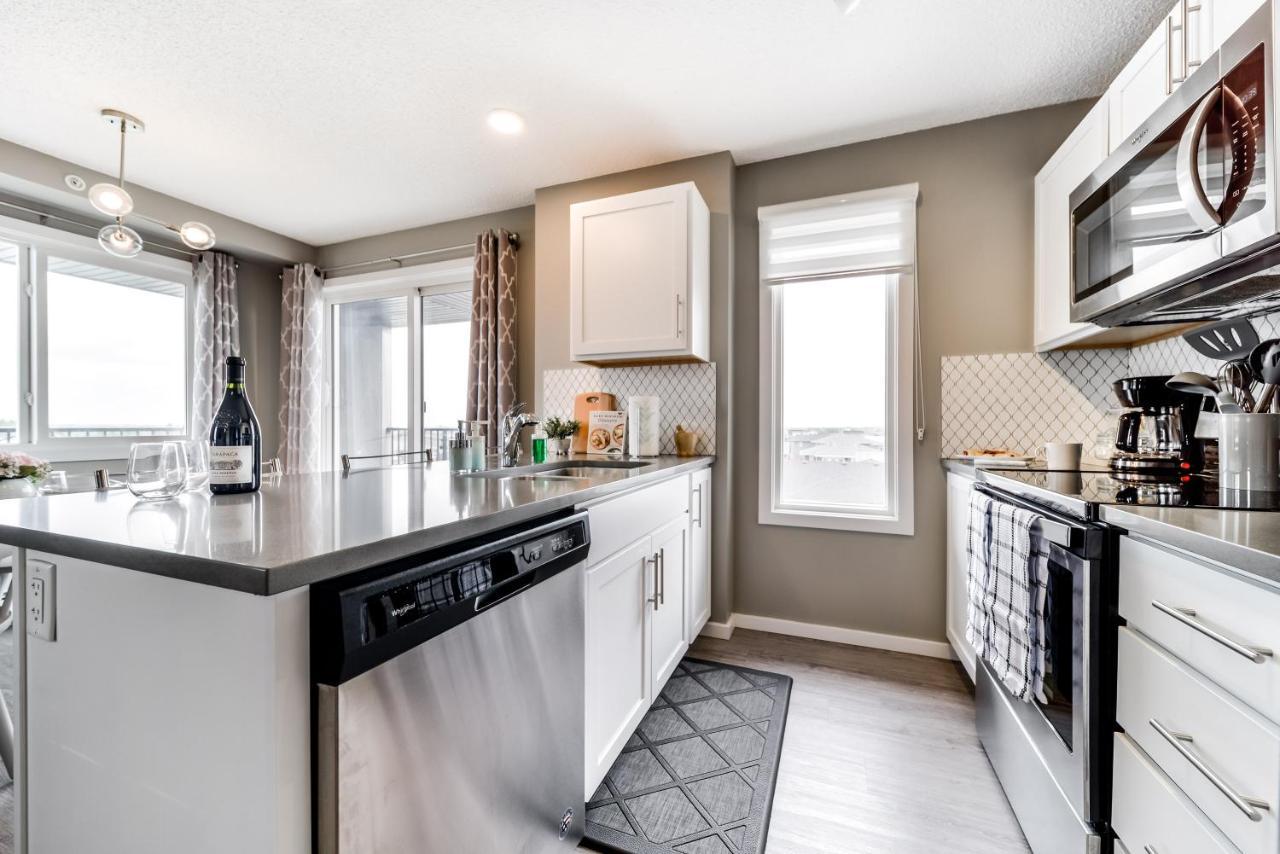 Peaceful Oasis Condo, Ac, Floor, Secure Ug Parking, Balcony, King Bed! Apartment *